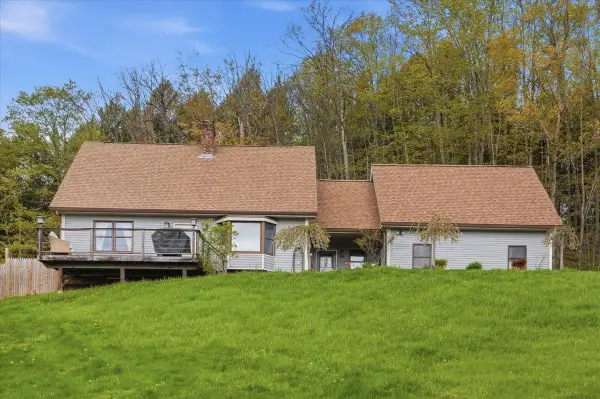33 Valley View Road, Berlin, VT 05679