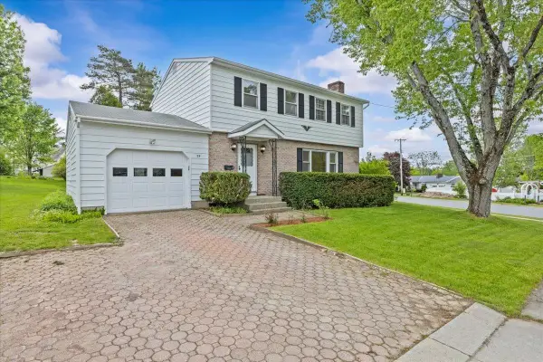 29 Drury Drive, Essex Junction, VT 05452