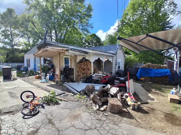 17 Pawtucket Avenue, Claremont, NH 03743