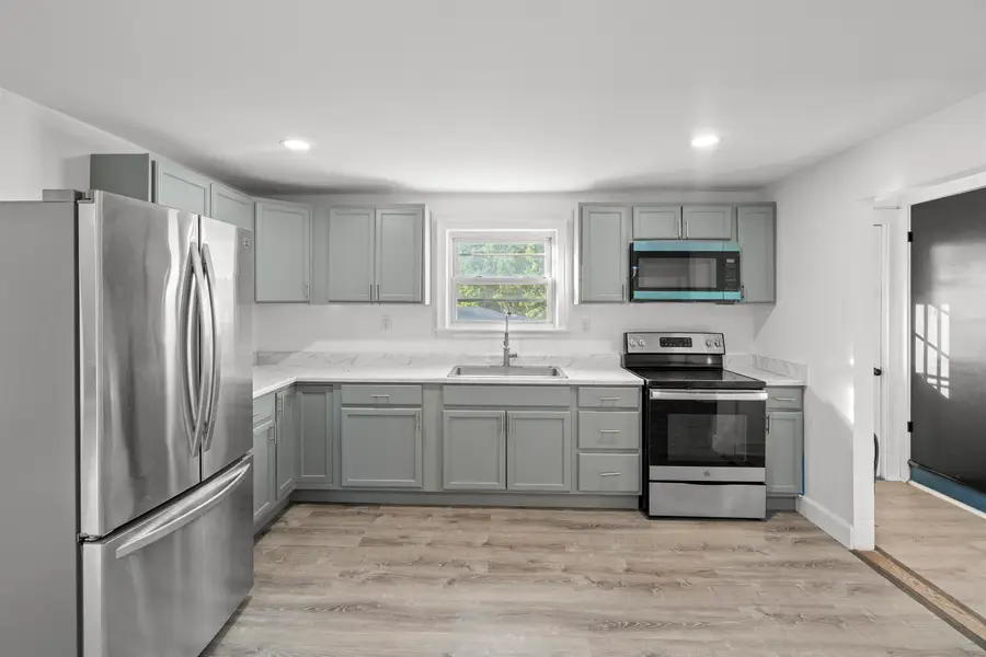 15 Leighton Street, Manchester, NH 03102 - #3