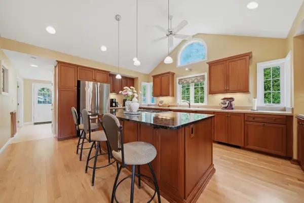 41 Nottingham Drive, Nashua, NH 03062