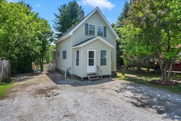 97 School Street, Sheldon, VT 05483