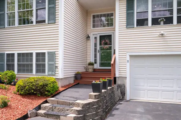 11 Nathaniel Drive, Raymond, NH 03077