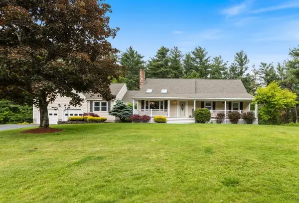 16 Locke Mill Drive, Litchfield, NH 03052