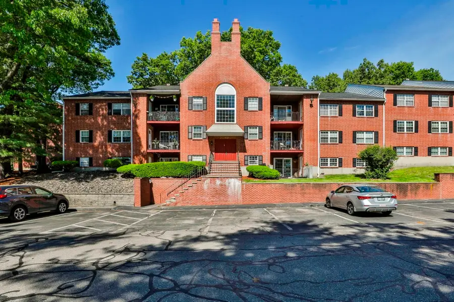 4 Louisburg Square #6, Nashua, NH 03060 - #2