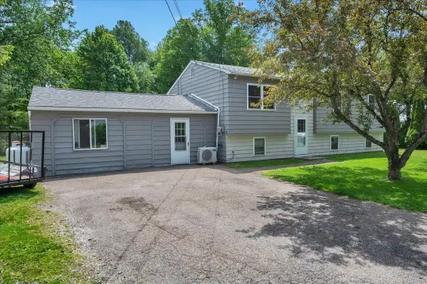 31 Eagle Park Drive, Colchester, VT 05446