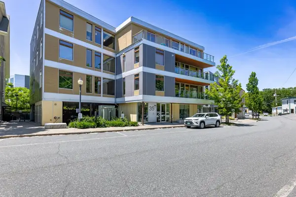 35 Railroad Row Road #C3-1, Hartford, VT 05001