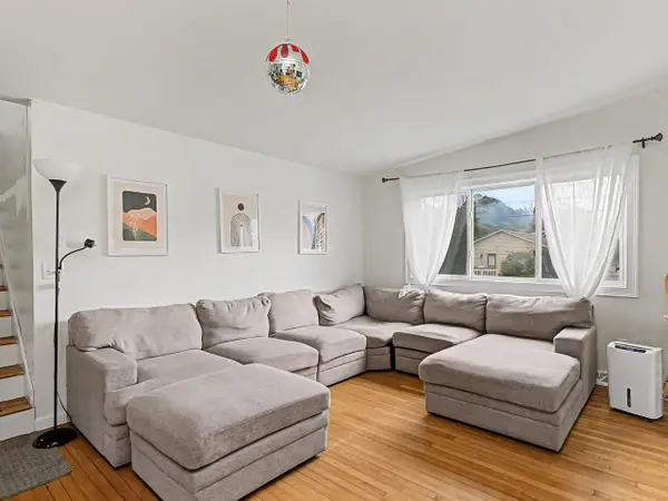 10 Suburban Square, South Burlington, VT 05403