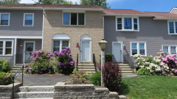 17 Oakwood Circle #2, Goffstown, NH 03045