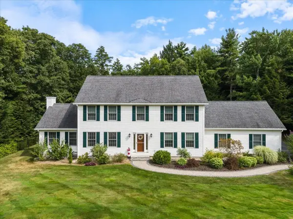 4 Dunnmoore Drive, Bow, NH 03304