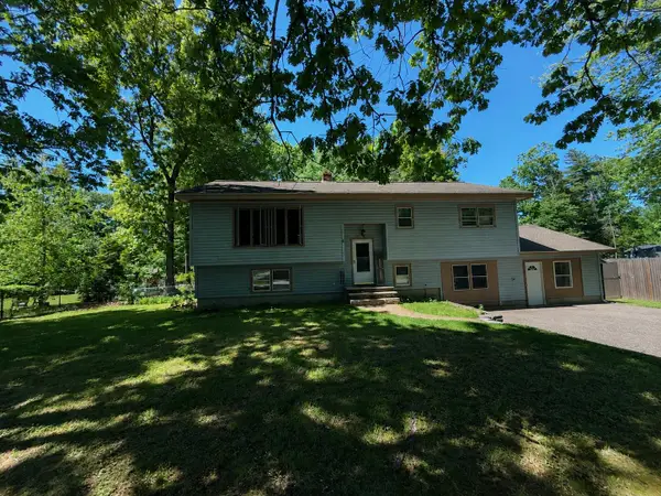 8 Lamson Drive, Merrimack, NH 03054