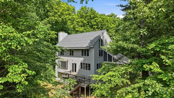 10 Eaton Road, Amherst, NH 03031