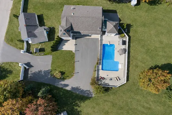 51 Pond Street, Newton, NH 03858