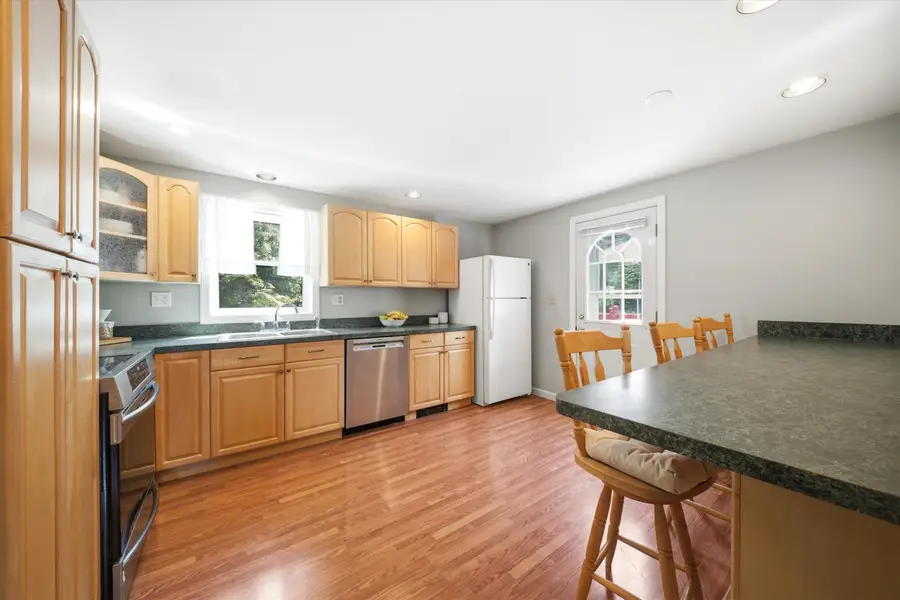 8 Oriole Lane, Londonderry, NH 03053 - #3