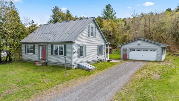 880 South Barre Road, Barre Town, VT 05641