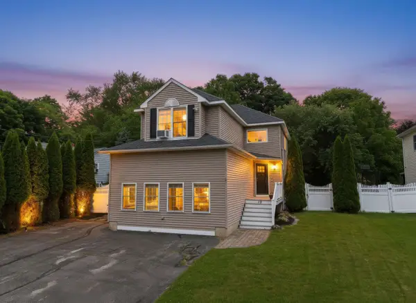 12 Lamprey Street, Newmarket, NH 03857