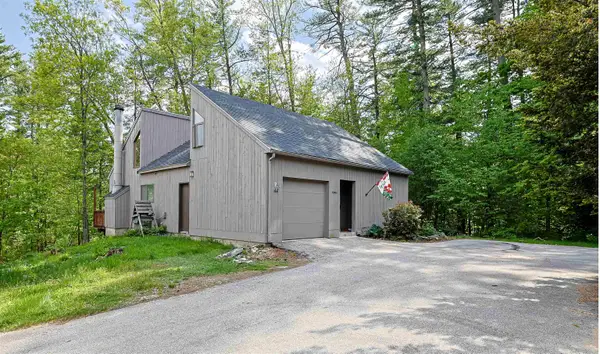 44 Coburn Woods Drive, Nashua, NH 03063