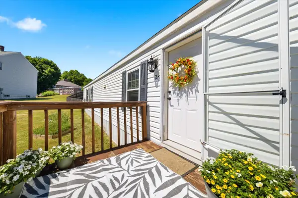 20 Center Court, Epping, NH 03042