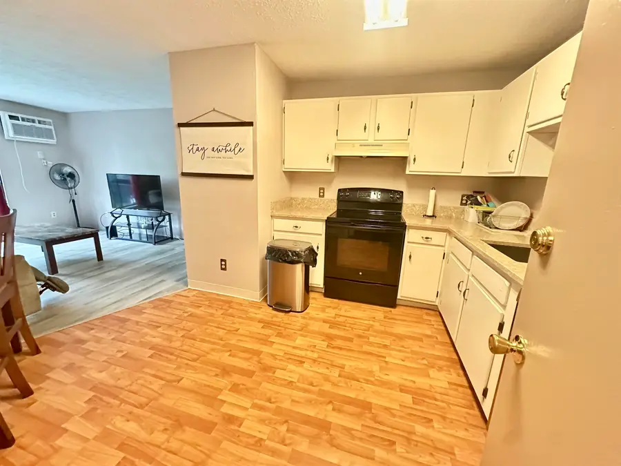 34 Dunbarton Road #2D, Manchester, NH 03102 - #3