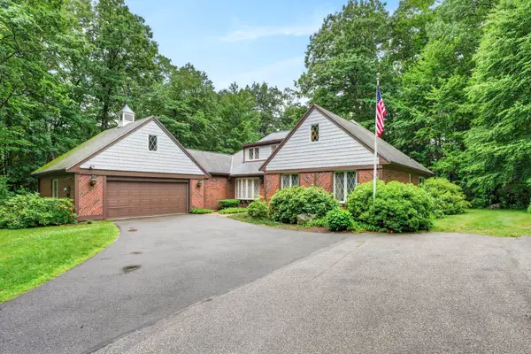 28 Buttonwood Road, Bedford, NH 03110