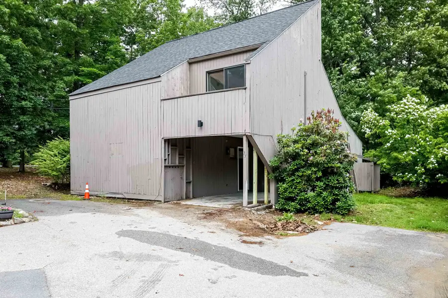 33 Coburn Woods Drive, Nashua, NH 03063 - #2