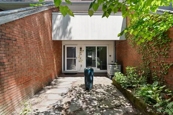 388 College Street #4, Burlington, VT 05401