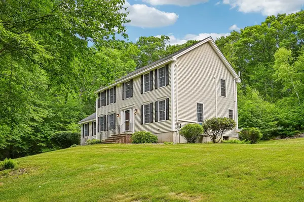 8 Hazelwood Drive, Salem, NH 03079