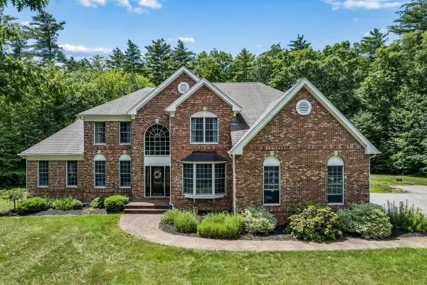 11 Dorothy's Way, Bedford, NH 03110