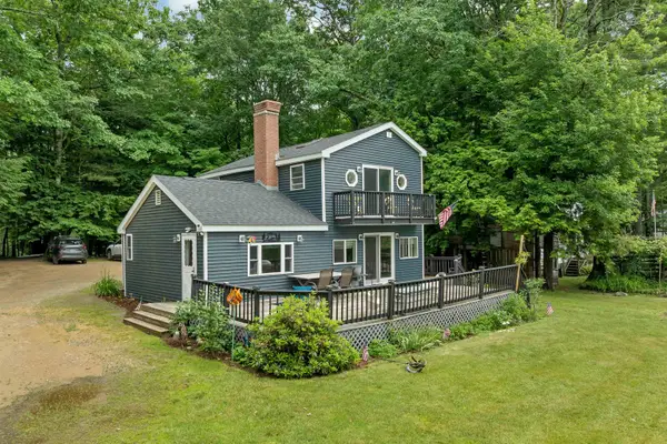 18 W Huntress Pond Road, Barnstead, NH 03225
