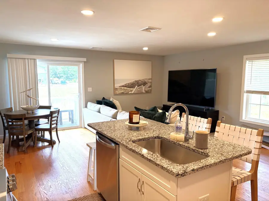 8 Cranberry Way, Manchester, NH 03109 - #3