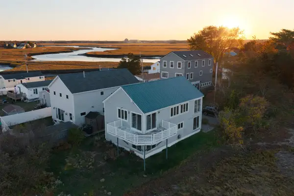 16 Bruce Street, Hampton, NH 03842