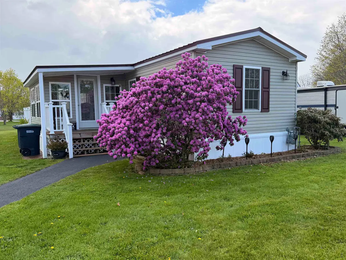 37 James Circle, Saint Albans, VT 05478 - #1