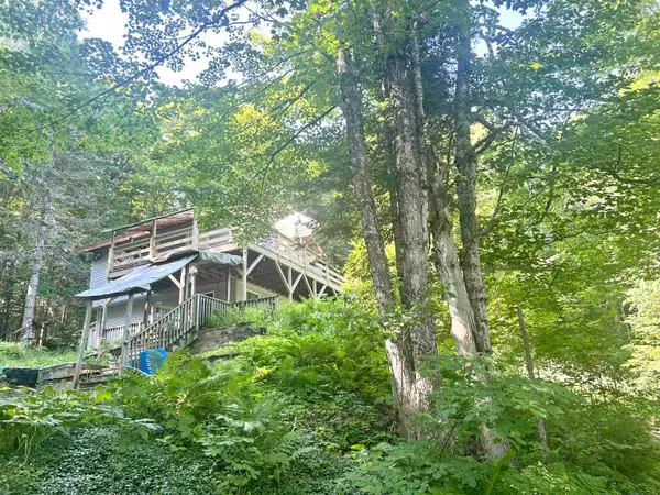 631 Oberdorf Avenue, Readsboro, VT 05350