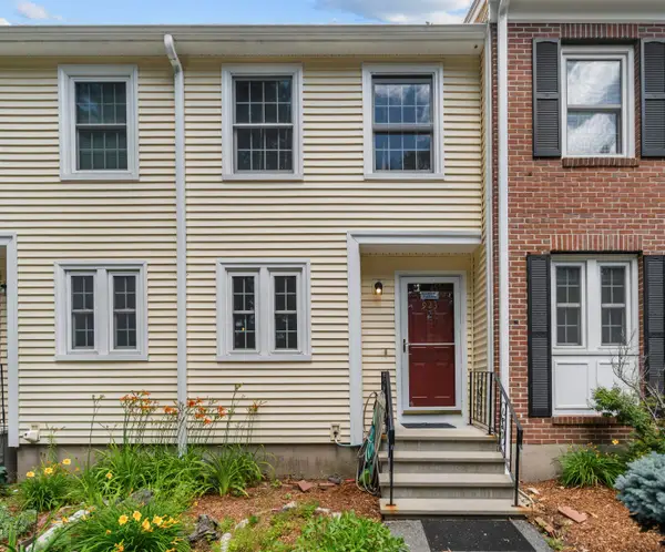923 Fox Hollow Way, Manchester, NH 03104
