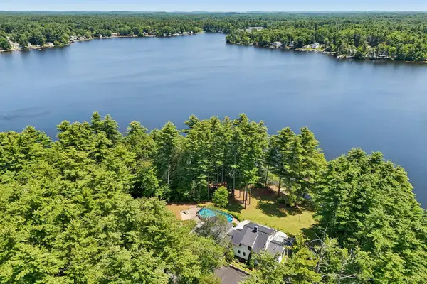 76 Holts Point Road, Sandown, NH 03873