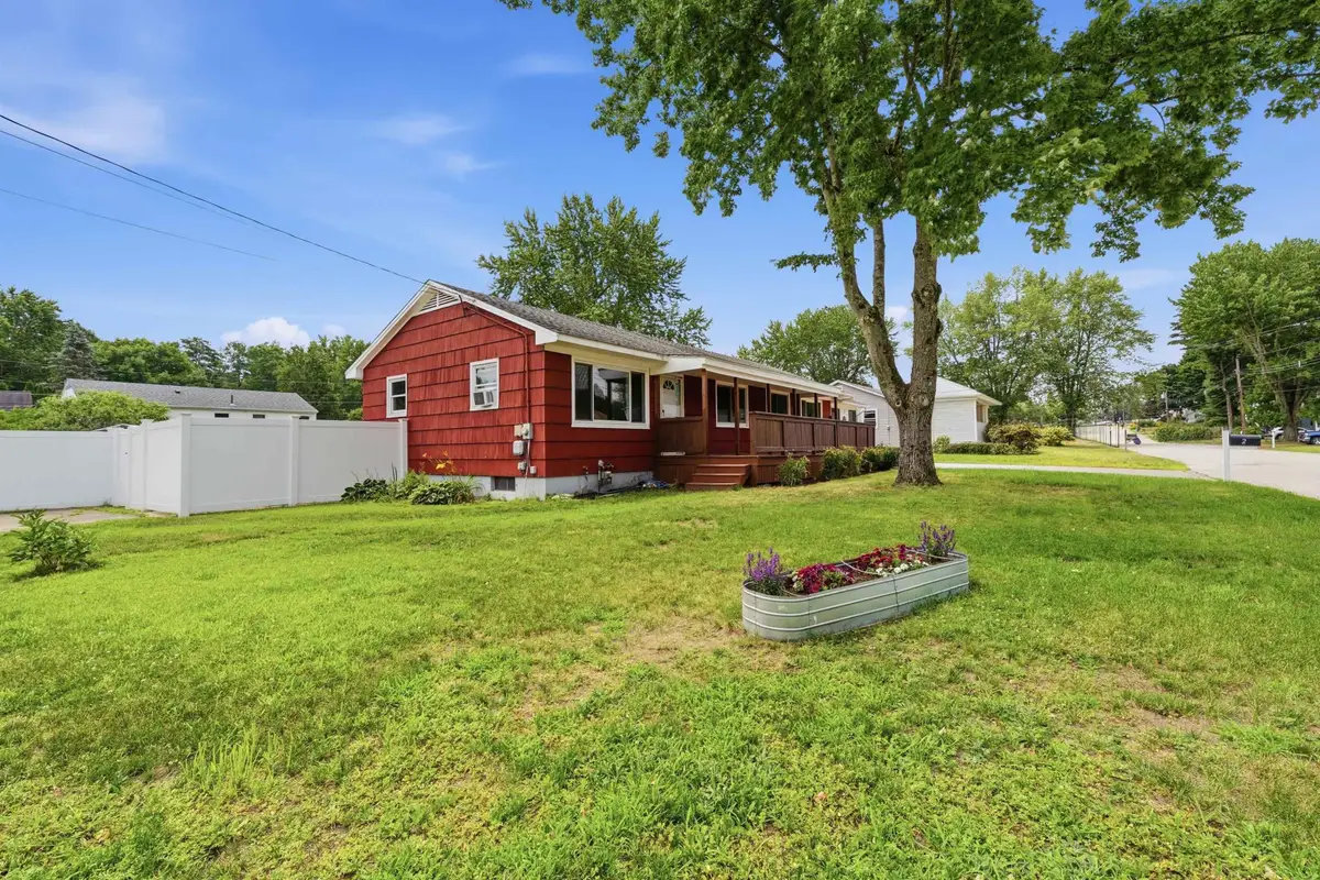 2 Iroquois Road, Nashua, NH 03063 - #1