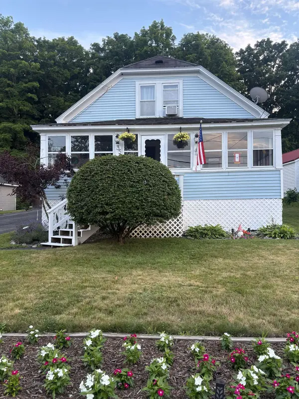 35 Water Street, Epping, NH 03042