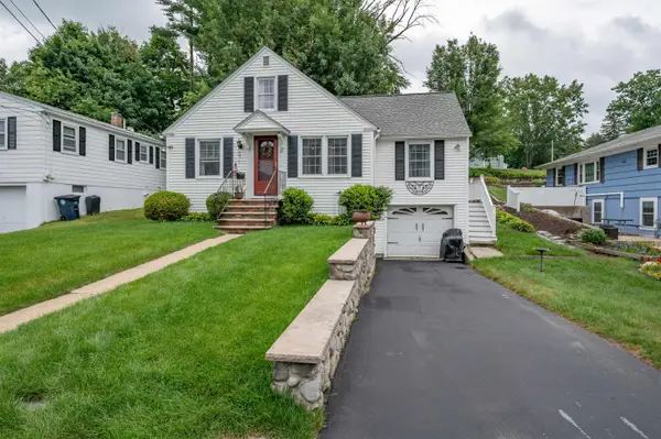 21 Charlotte Avenue, Nashua, NH 03064
