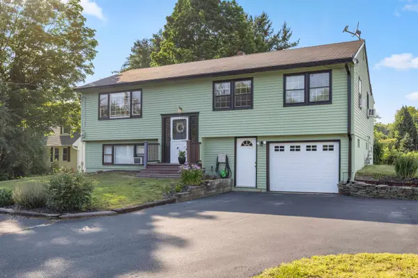 77 Knox Marsh Road, Dover, NH 03820