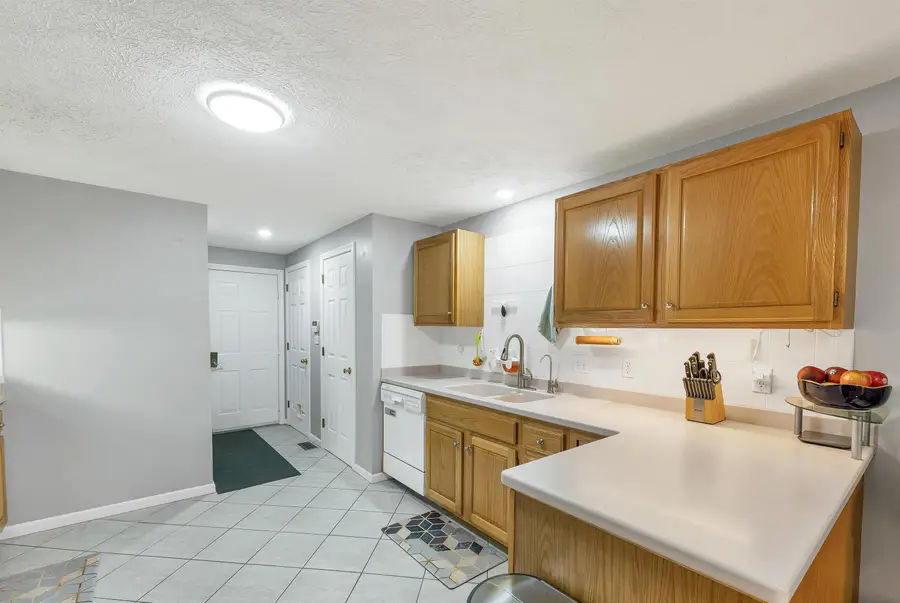 4 Glasgow Circle, Hudson, NH 03051 - #2
