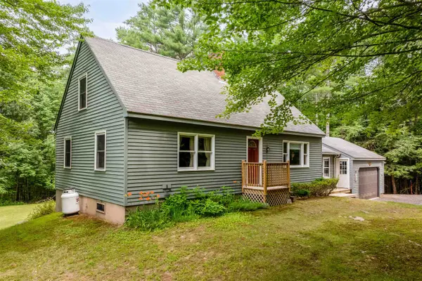 929 Rt 11 Route, Sunapee, NH 03782