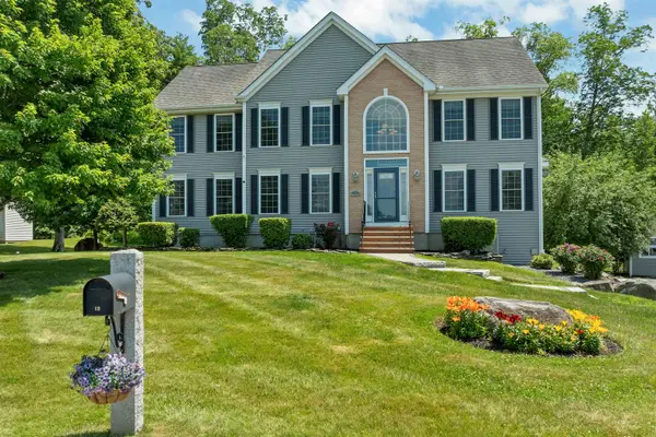 13 Abington Drive, Londonderry, NH 03053