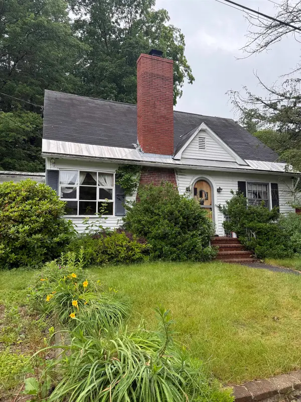 5 Moulton Street, Raymond, NH 03077