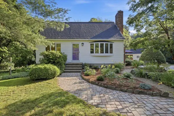 16 Lakeview Way, Auburn, NH 03032