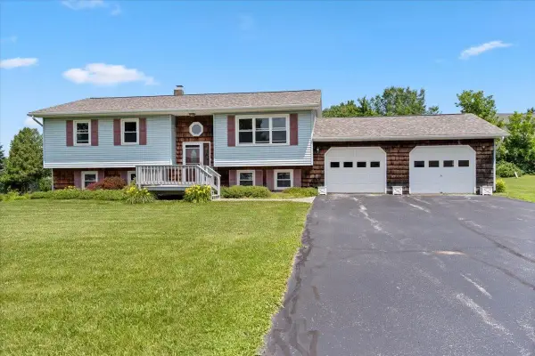 17 Meadowbrook Lane, St. Albans Town, VT 05478
