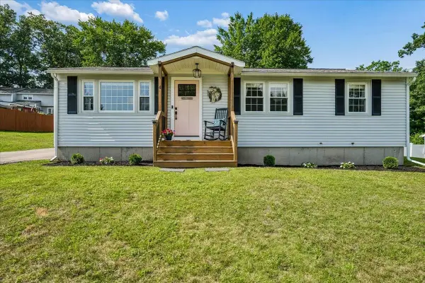 4 Sprucewood Avenue, Nashua, NH 03062