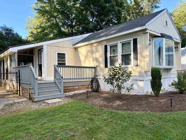 5 Margaret Avenue, Raymond, NH 03077
