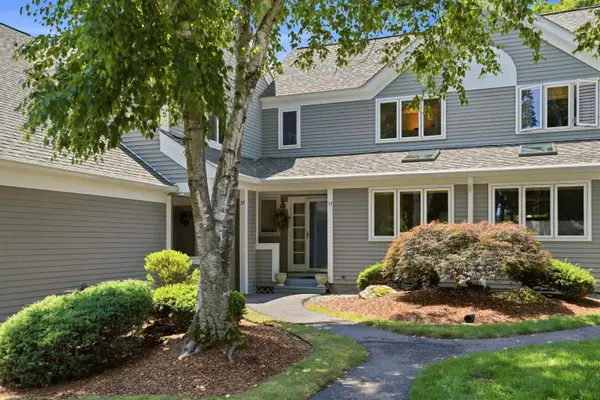 33 Larkspur Court #123, Nashua, NH 03062