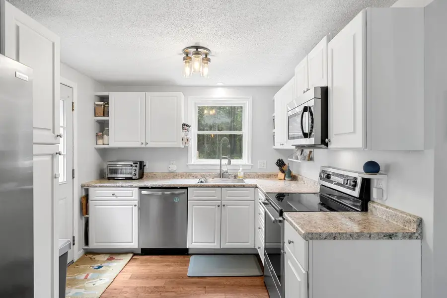 19 Lincoln Drive, Nottingham, NH 03290 - #2