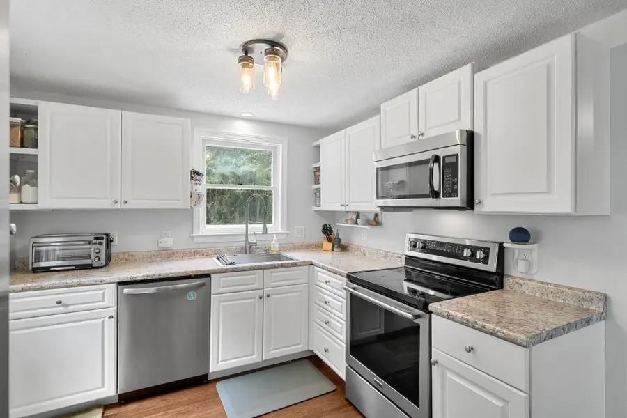 19 Lincoln Drive, Nottingham, NH 03290 - #3